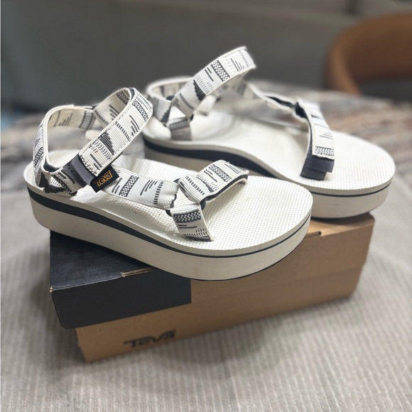 Teva Women's Flatform Chara Bright White Platform Sandals - Picture 1 of 4